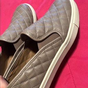 STEVE MADDEN slip on shoes size 8.5 BRAND NEW